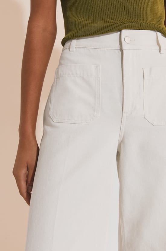 Jean droit &agrave; poches avant;${refinementColor}