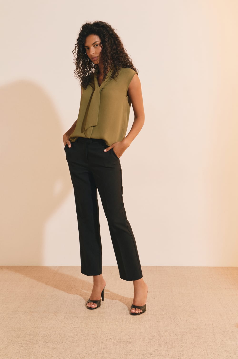 Pantalon droit;${refinementColor}