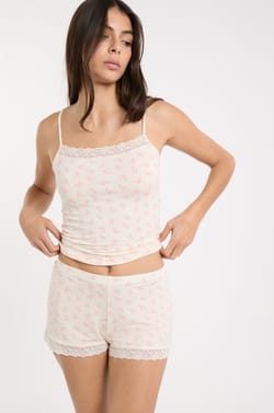 Short de pyjama avec d&eacute;tails dentelle;${refinementColor}