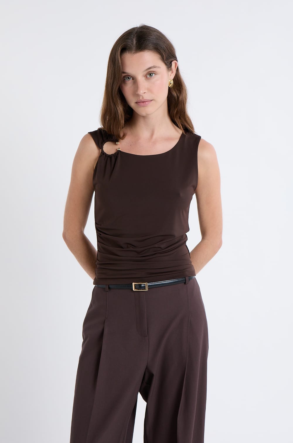 Sleeveless T-shirt with ring;${refinementColor}