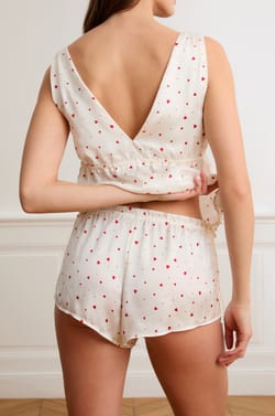 Satijnen pyjamashort met hartjesmotief;${refinementColor}