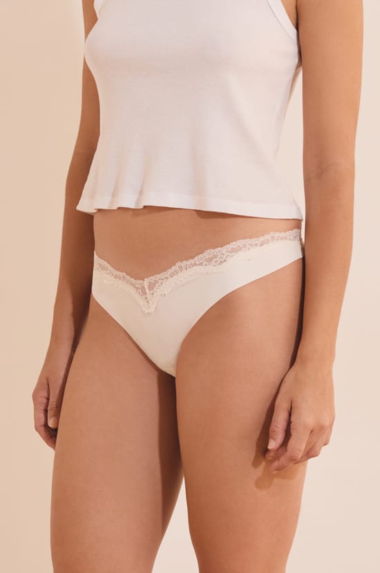 Tanga avec d&eacute;tail dentelle;${refinementColor}