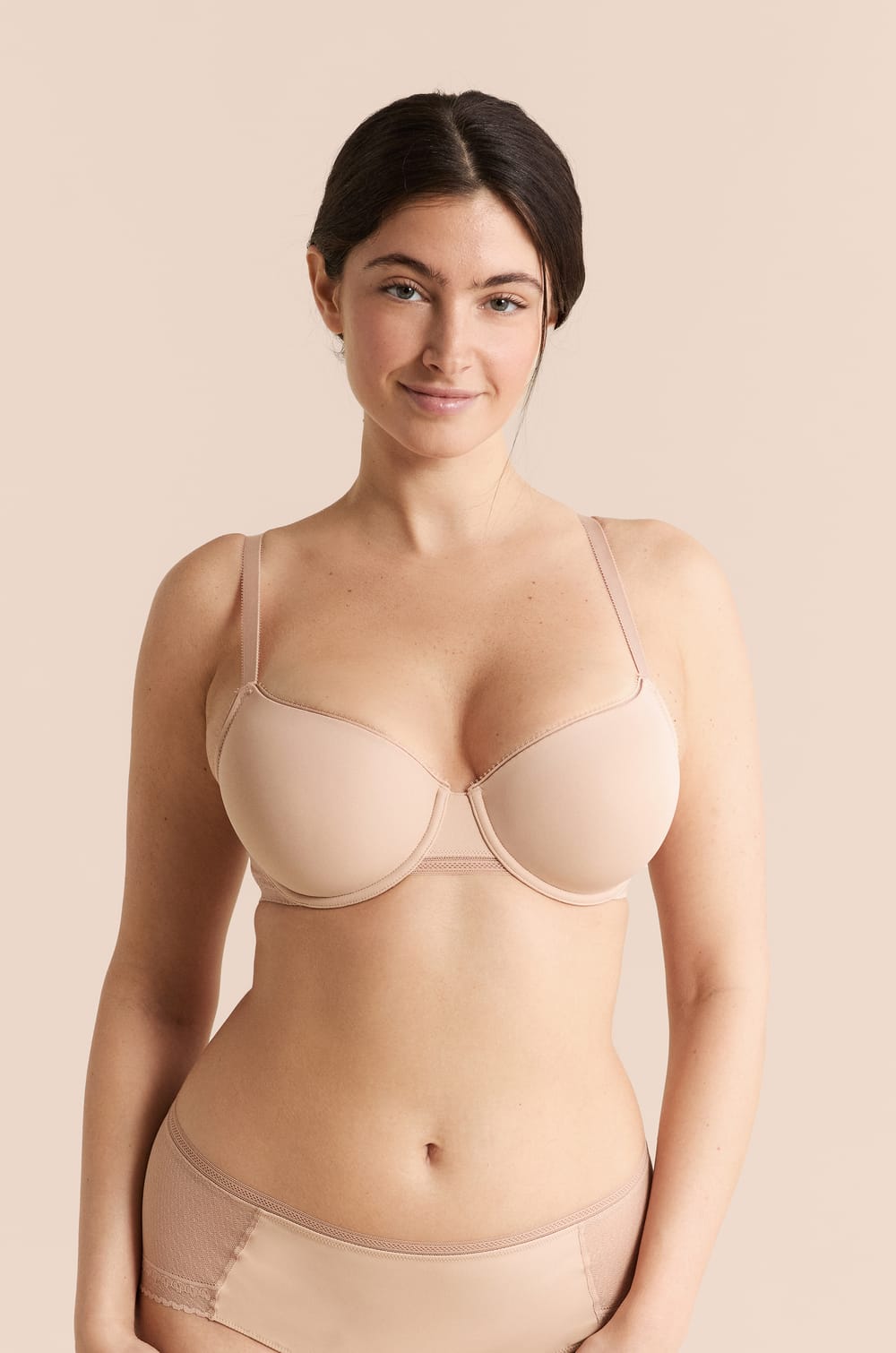 Soutien-gorge N.4 - Le coques fines en microfibre avec d&eacute;tails en dentelle;${refinementColor}
