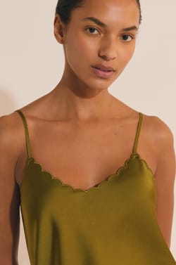 Caraco satin&eacute;;${refinementColor}