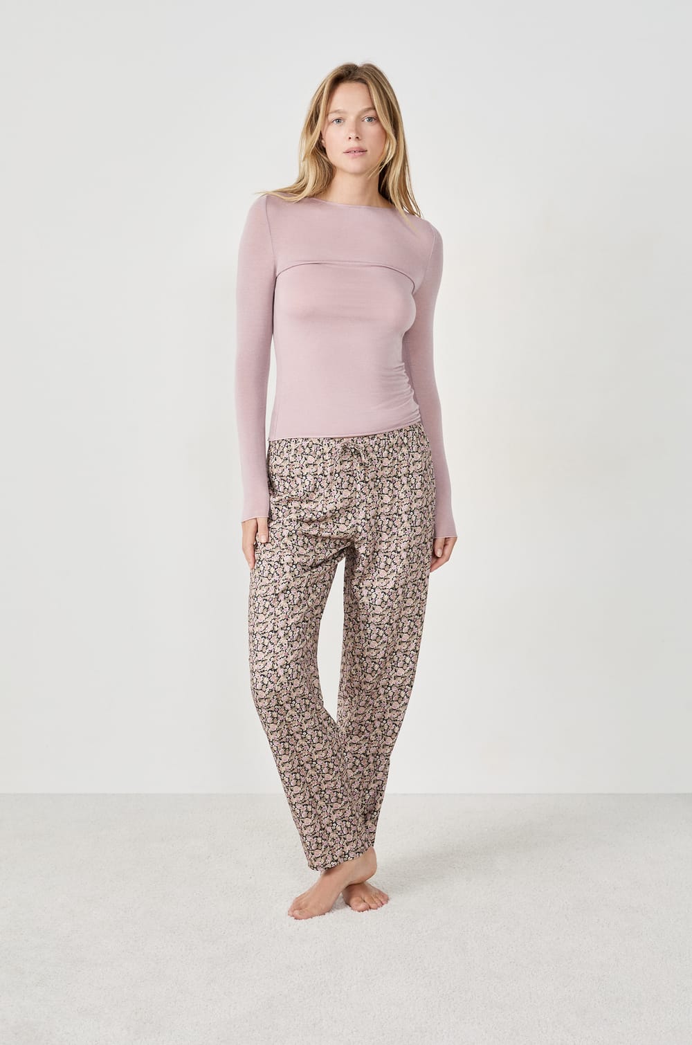 Pantalon de pyjama à fleurs;${refinementColor}