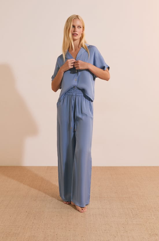 Pantalon satin&eacute; coupe large;${refinementColor}