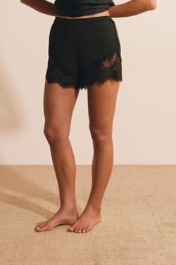 Pyjamashort met kant;${refinementColor}