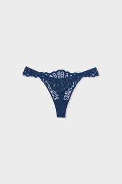 String en dentelle;${refinementColor}