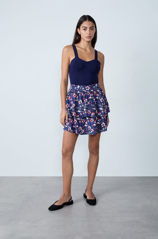 Jupe courte à motifs fleuris;${refinementColor}