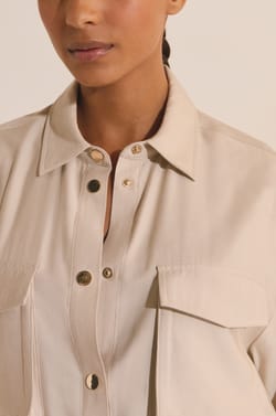 Veste avec d&eacute;tail poche;${refinementColor}