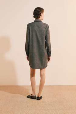 Robe courte avec boutons;${refinementColor}