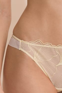 Tanga en broderie;${refinementColor}