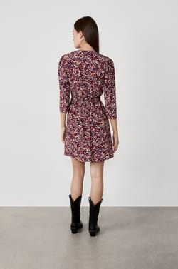 Vestido corto con estampado floral;${refinementColor}