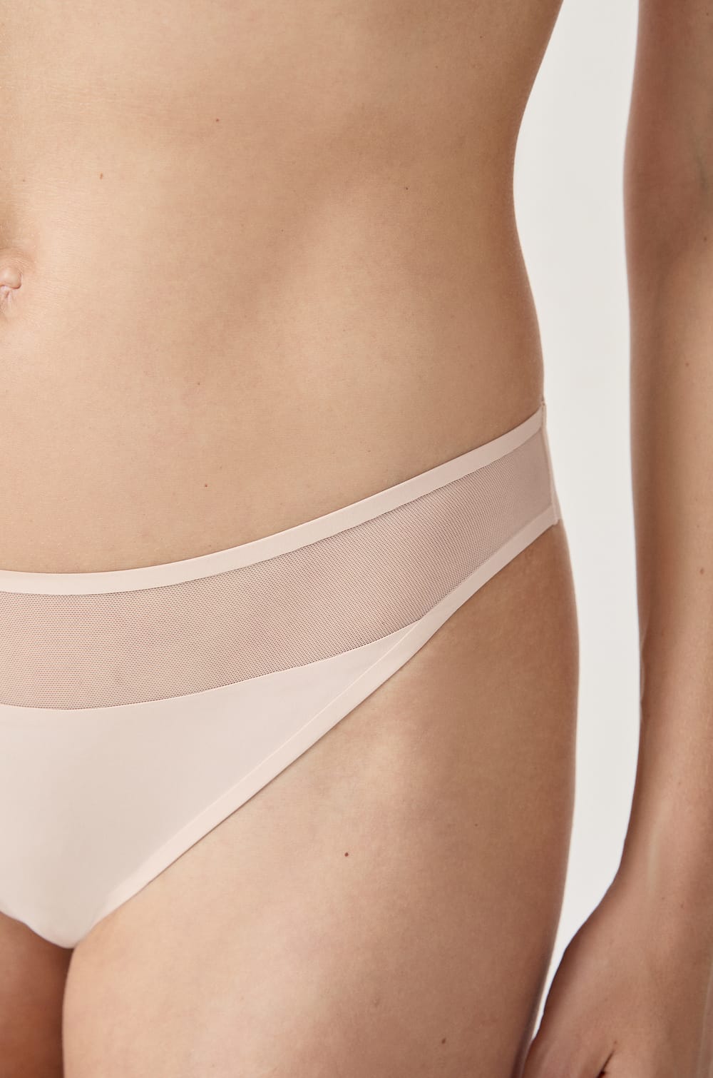 Braga transparente de tul;${refinementColor}