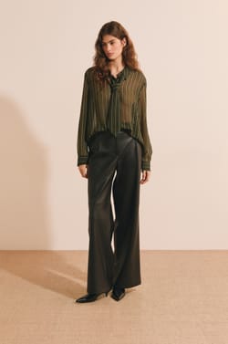Chemise tranparente &agrave; rayures et col cravate;${refinementColor}