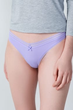 Tanga V-shape de microfibra y encaje;${refinementColor}