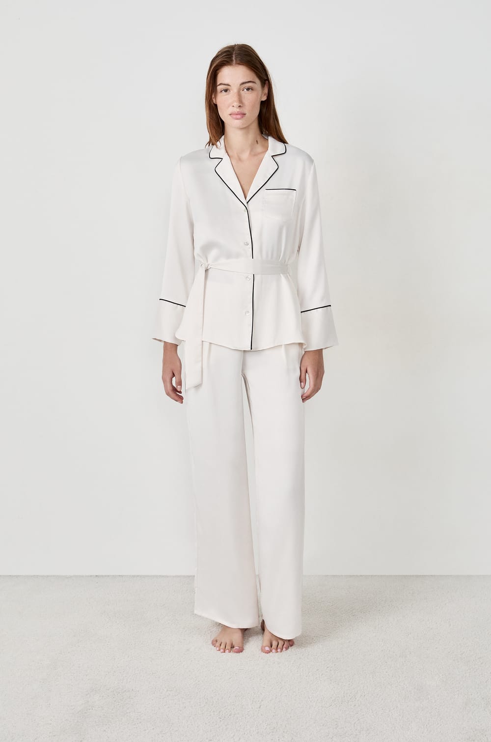 Camisa de pijama satinada con lazada;${refinementColor}