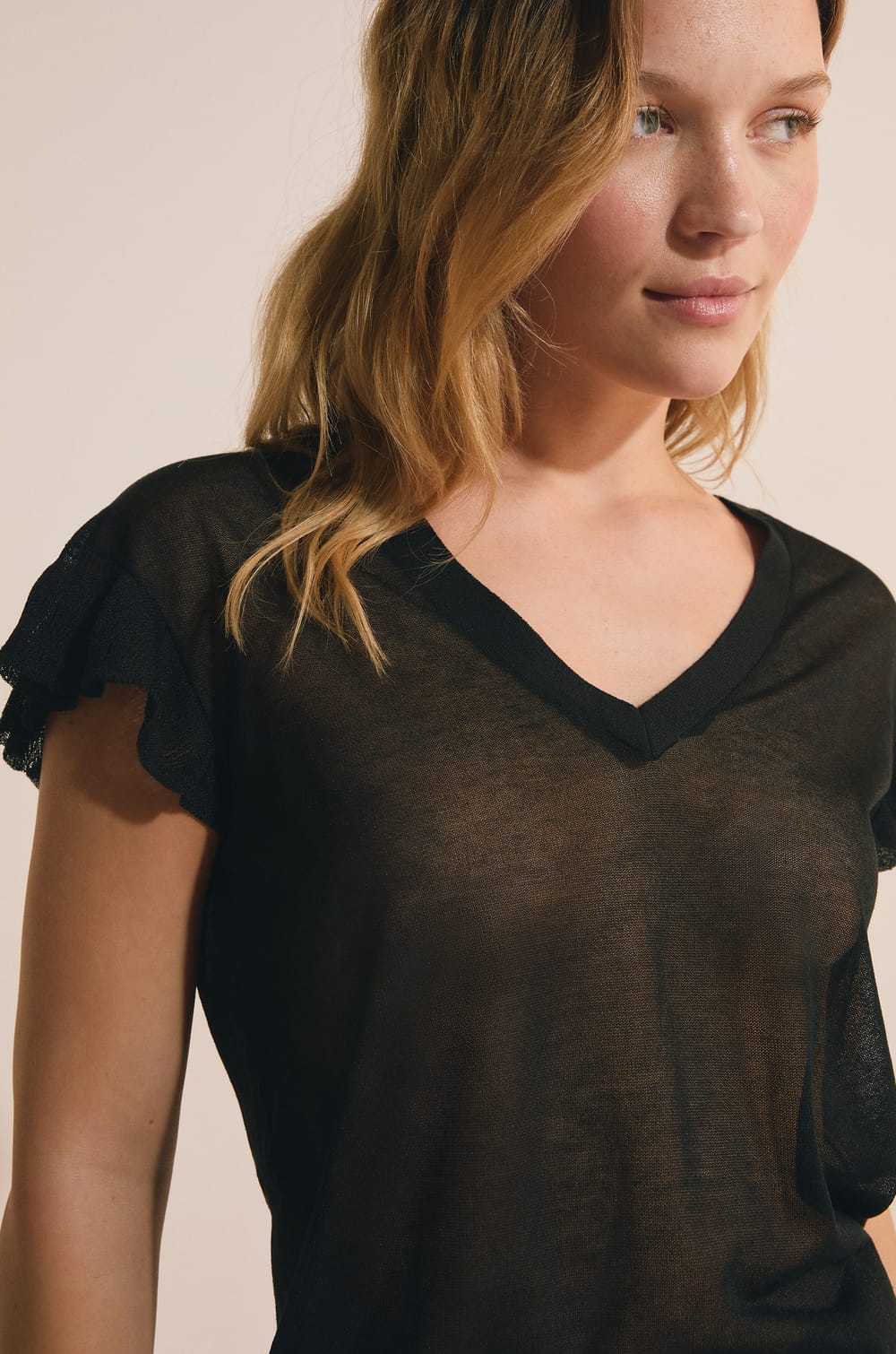 Pull manches courtes col V;${refinementColor}