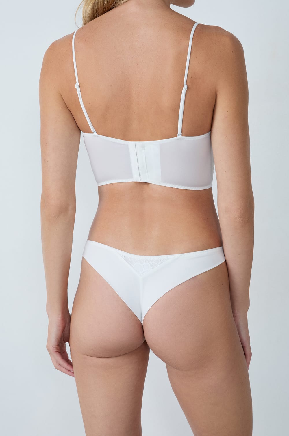 Tanga brodé;${refinementColor}