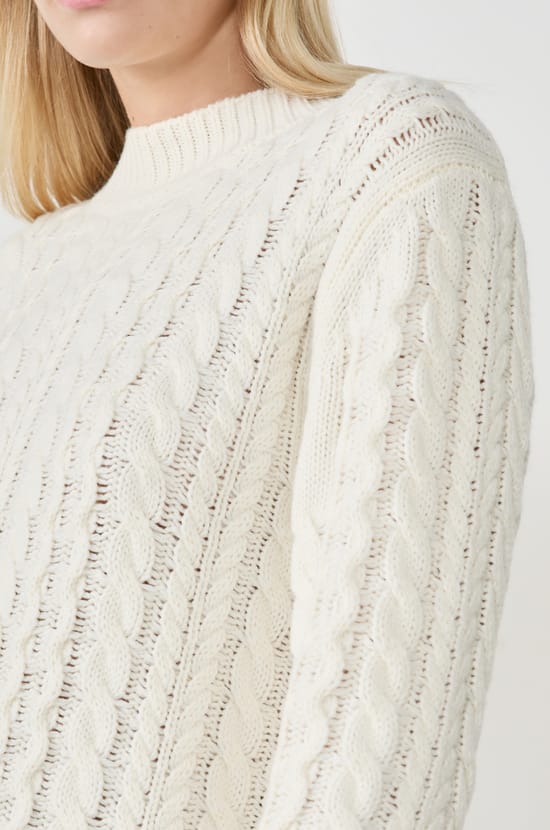 Robe pull courte;${refinementColor}