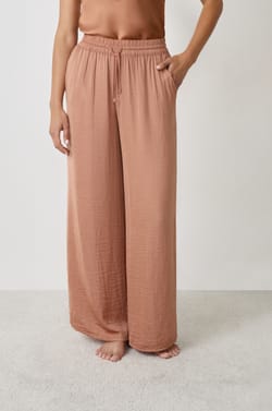 Pantalon satin&eacute; coupe large;${refinementColor}