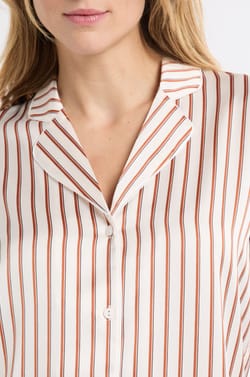 Chemise de pyjama à rayures en satin;${refinementColor}