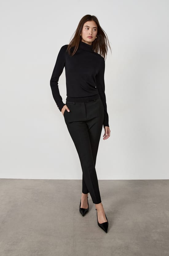 Trousers with a cigarette cut;${refinementColor}