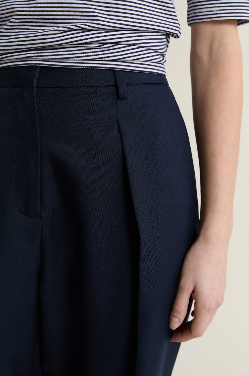 Broek met barrel snit;${refinementColor}