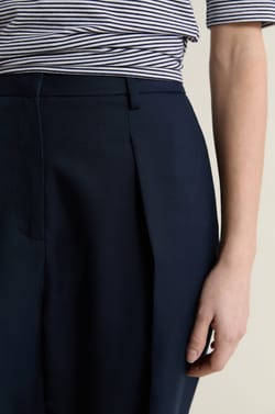 Broek met barrel snit;${refinementColor}