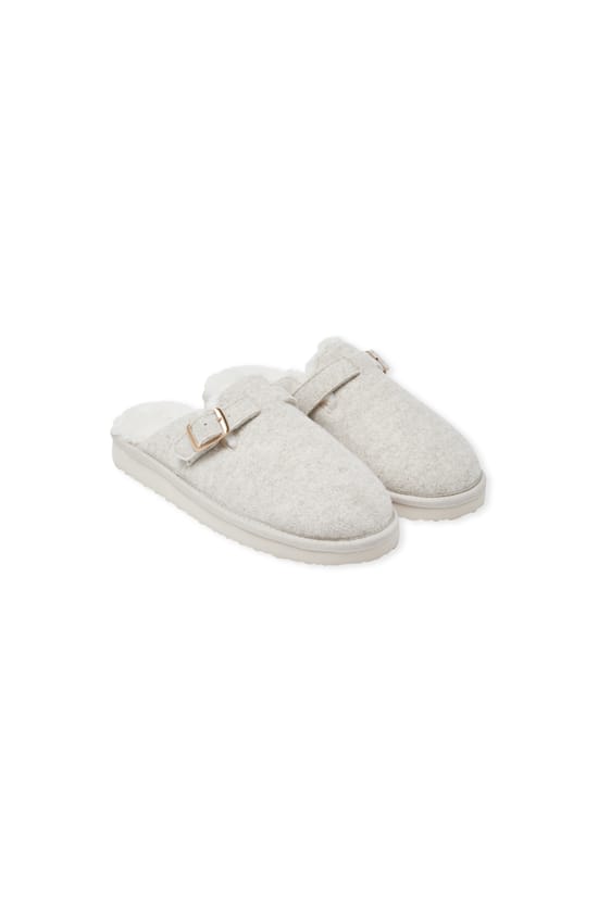 Chaussons mules;${refinementColor}