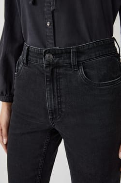 Jean droit en coton;${refinementColor}