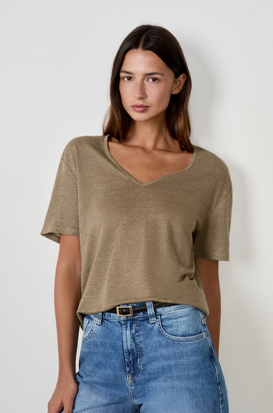 V-neck T-shirt 100% linen;${refinementColor}