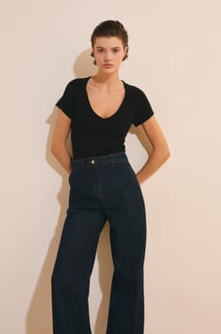 Pull manches courtes &agrave; col V;${refinementColor}