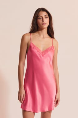 Nuisette courte en soie d&eacute;tails dentelle;${refinementColor}