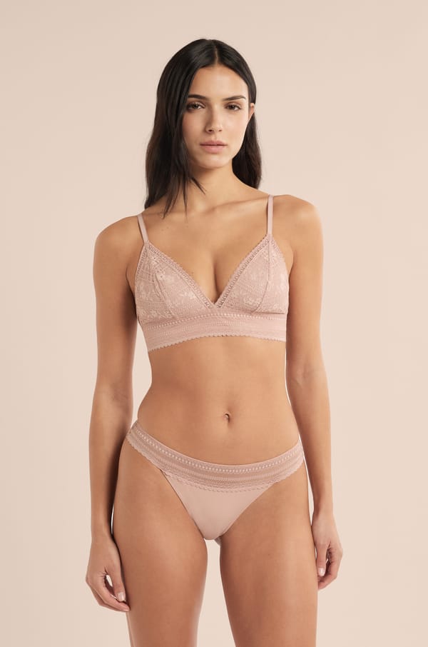 Bra N.8 - The Wireless Triangle Bra in Lace;${refinementColor}