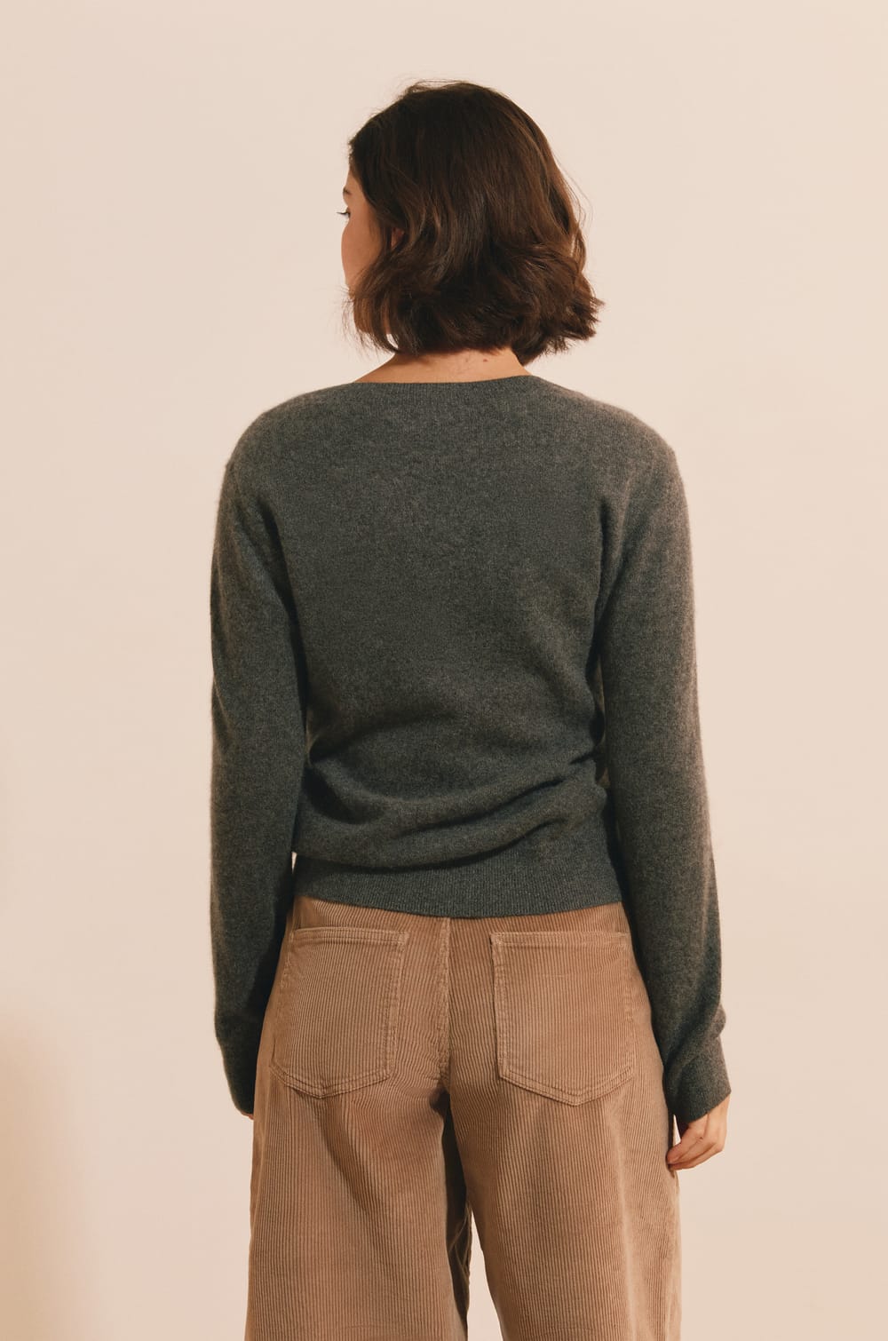 Pull manches longues col V en cachemire;${refinementColor}