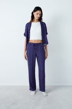 Pantalón estampado;${refinementColor}