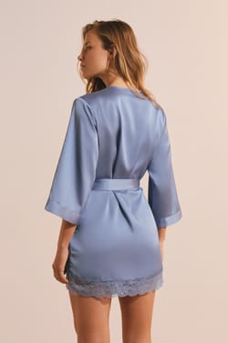 D&eacute;shabill&eacute; satin&eacute; d&eacute;tails dentelle;${refinementColor}
