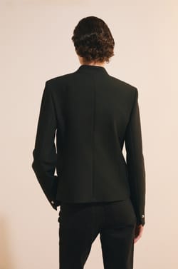 Veste avec d&eacute;tails dor&eacute;s;${refinementColor}