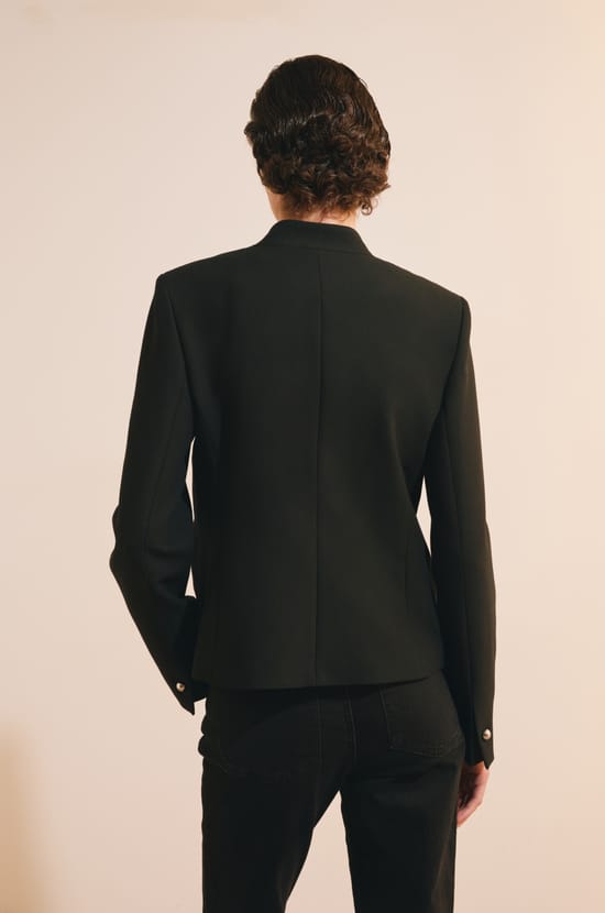 Veste avec d&eacute;tails dor&eacute;s;${refinementColor}