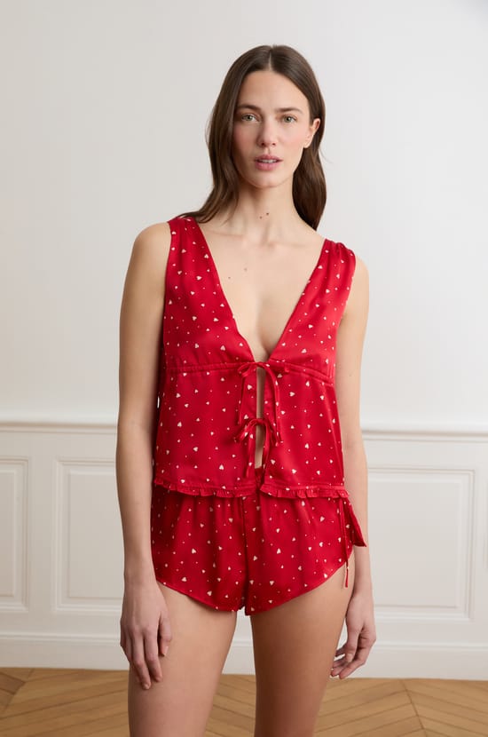 Short de pyjama en satin motifs coeurs;${refinementColor}