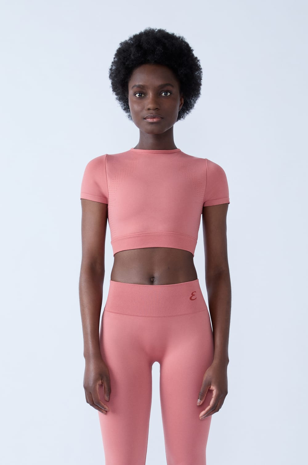 Top deportivo de manga corta 2 en 1;${refinementColor}