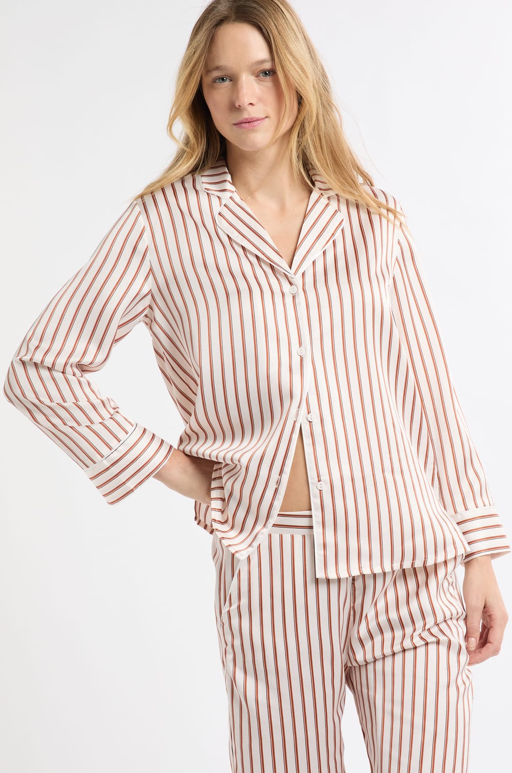 Chemise de pyjama à rayures en satin;${refinementColor}