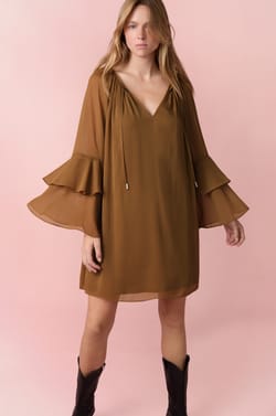 Robe courte avec manches &agrave; volants;${refinementColor}