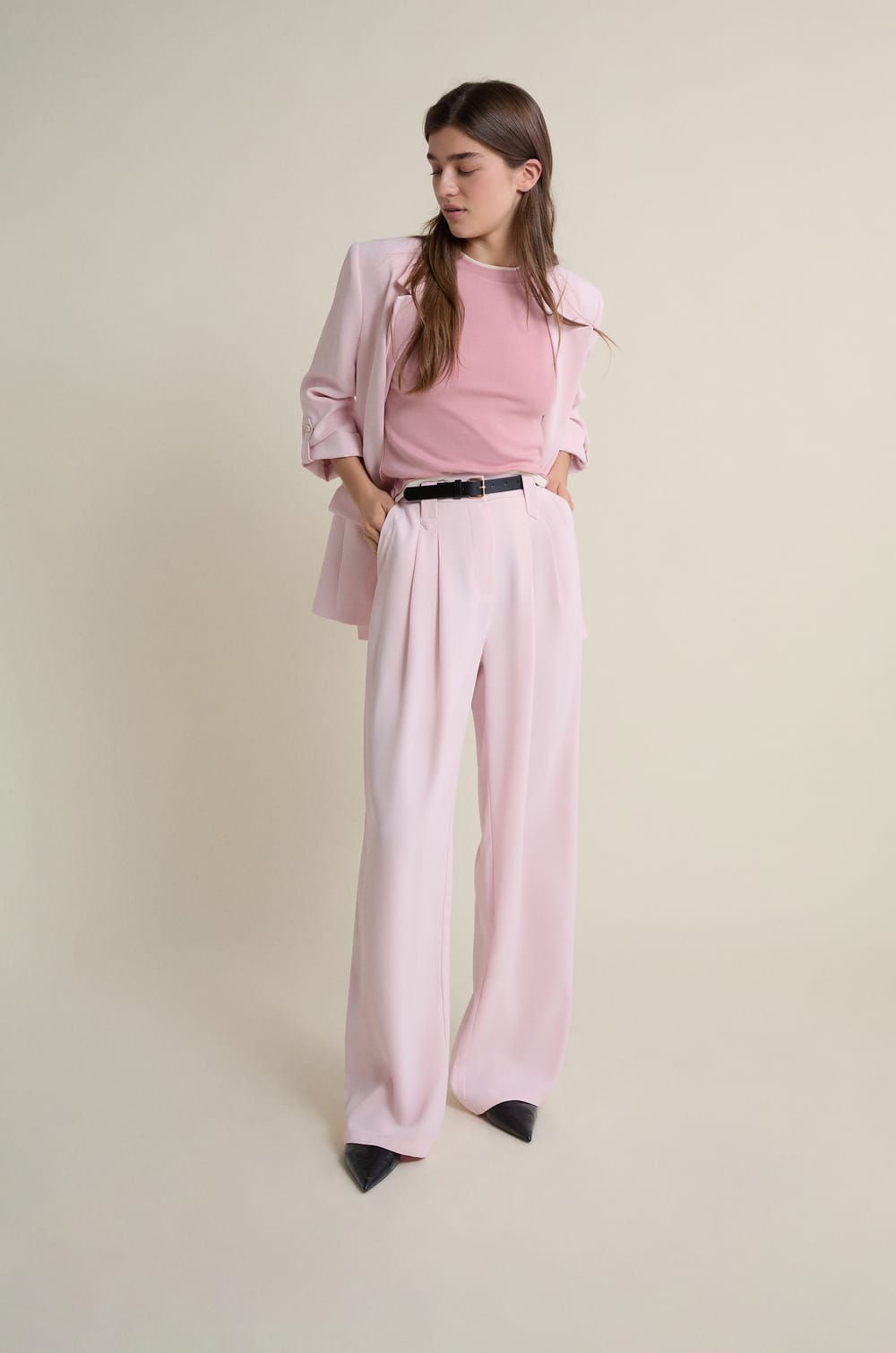 Pantalon large &agrave; pinces;${refinementColor}