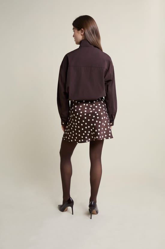 Jupe courte satin&eacute;e &agrave; pois;${refinementColor}