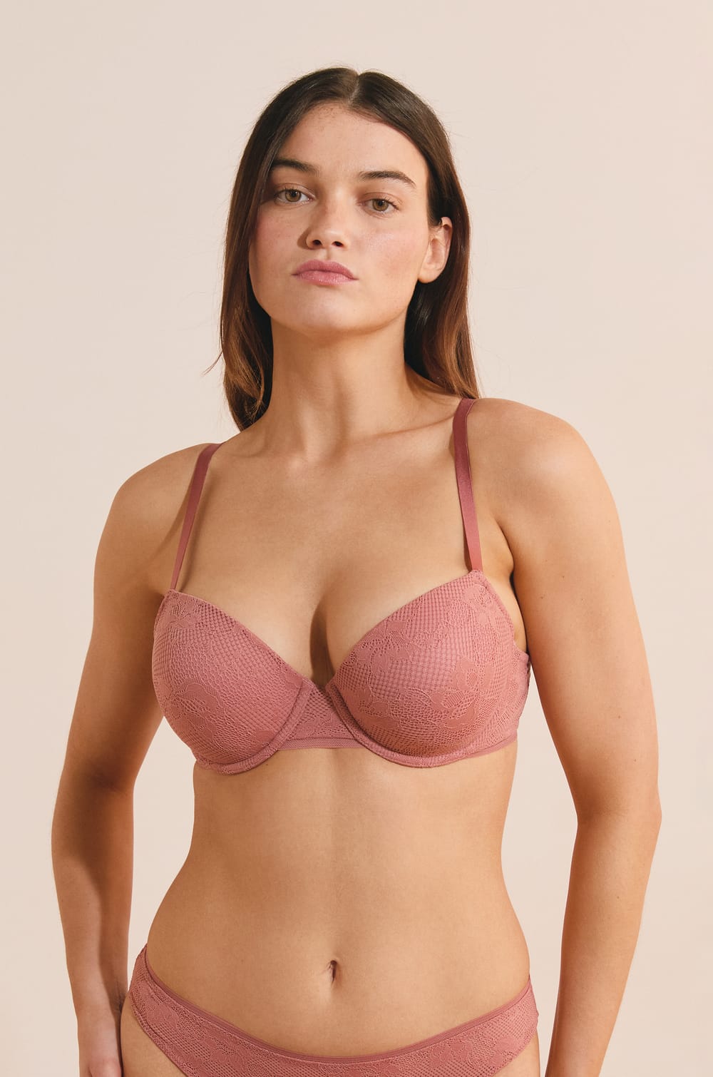 Soutien-gorge coques fines en dentelle;${refinementColor}