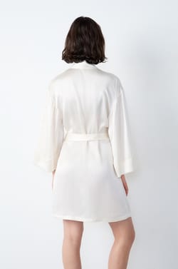 Silk Robe;${refinementColor}