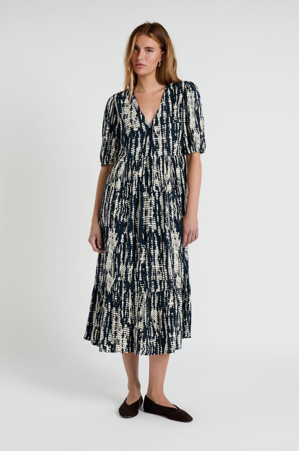 Robe longue col V imprimée;${refinementColor}