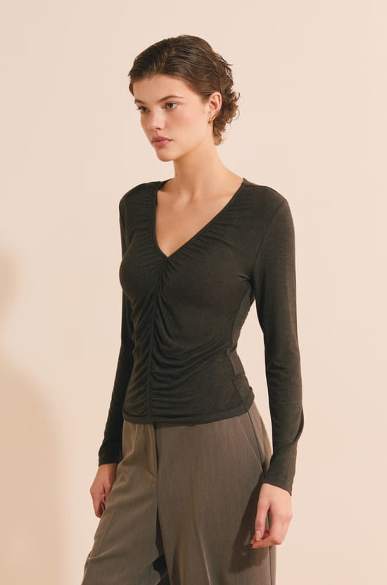 T-shirt manches longues drap&eacute; col V;${refinementColor}